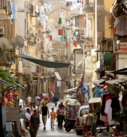 Arnaldone Konukevi Napoli